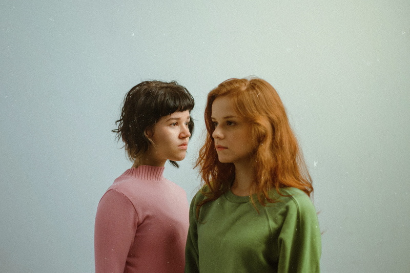 pink, colored background, men, green, turtle, crew-neck, young Women, couple - relationship, front, turtle neck, casual clothing, caucasian Ethnicity, side view