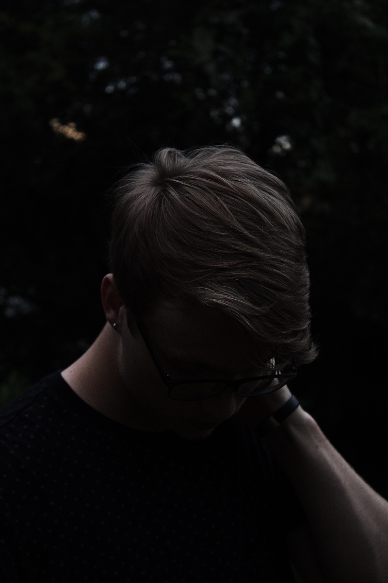 neck, real people, one Person, caucasian Ethnicity, shirt, lifestyles, women, 5K, human hair, human face, leisure activity, sadness, adult, hair, adults only