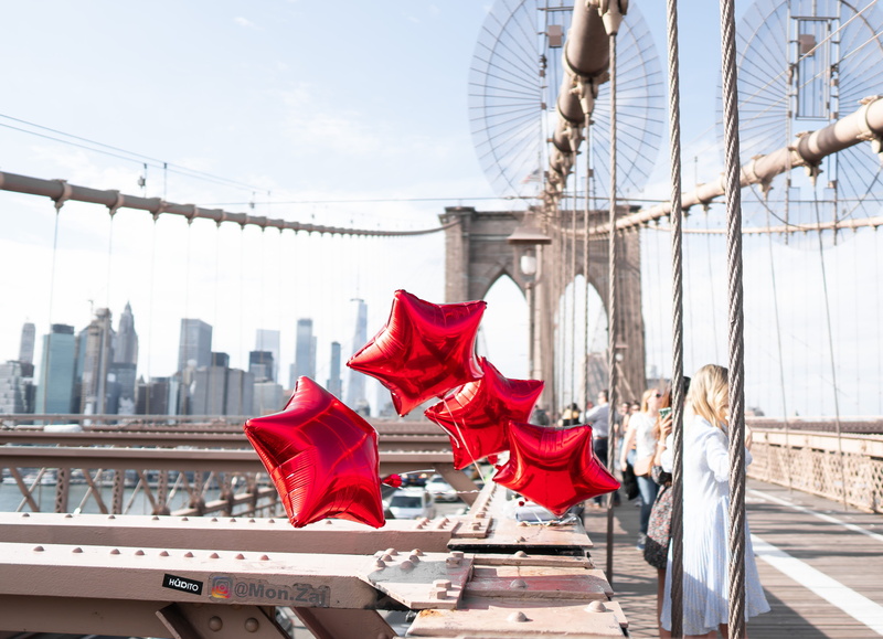 day, travel destinations, railing, star, sky, architecture, nature, focus on foreground, balloons, sunlight, no people, travel, outdoors, red, 5K, transportation