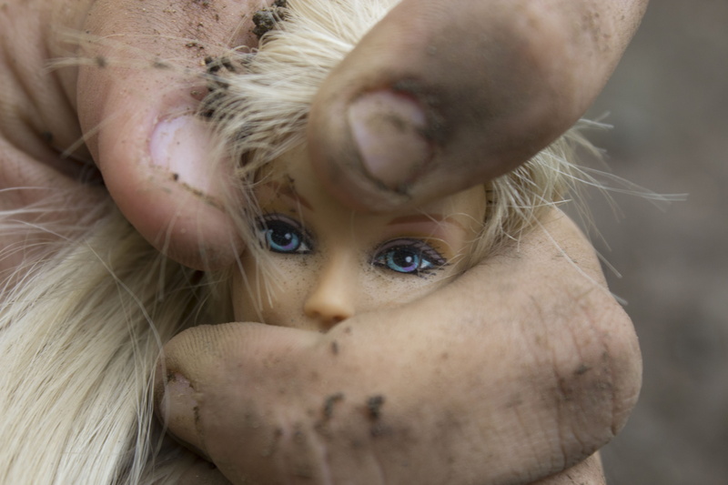 violence, barbie, close-up, oppression, eyes, teenager, one person, innocence, blue eyes, headshot, females, 5K, blond hair, offspring, childhood, child