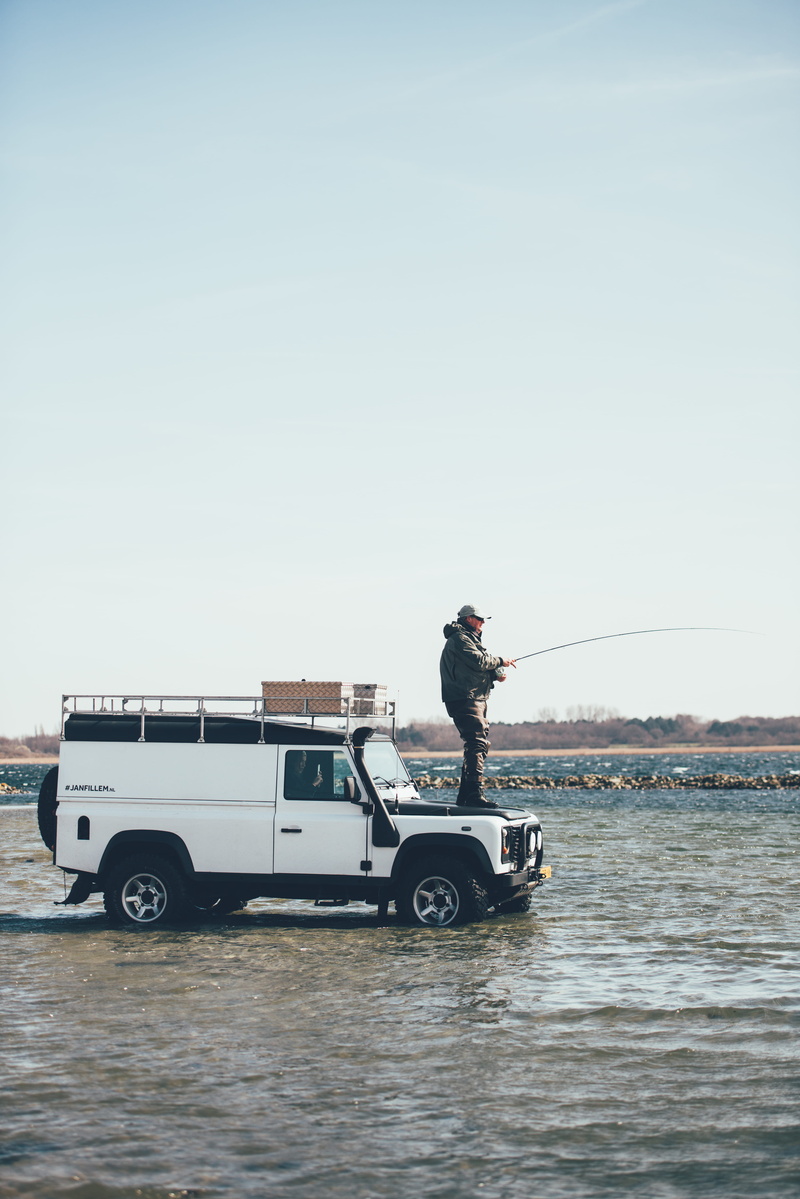 man, land, top, white, water, land vehicle, one person, occupation, suv, outdoors, copy space, real people, holding, hood, 5K, rover, outdoor, side view