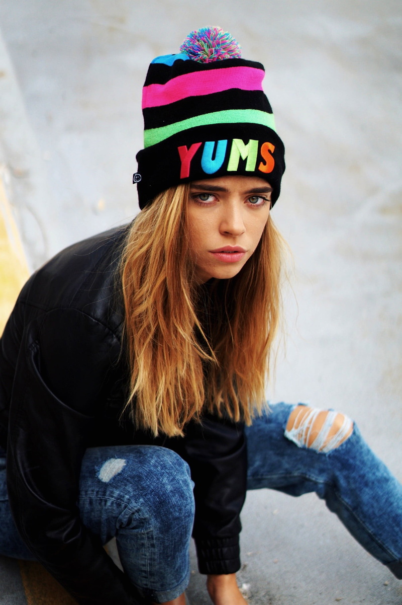 hairstyle, young women, hair, Marta Piekarz, portrait, three quarter length, looking at camera, women, long hair, beautiful woman, sitting, jeans, beanie