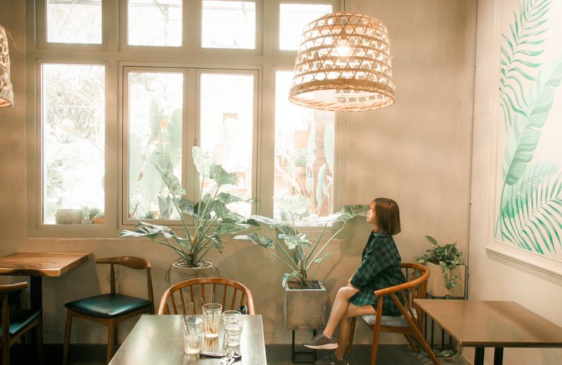 design, indoors, absence, electric lamp, table, modern, coffee table, coffee shop, living room, glass, chairs, chair, furnitures, furniture, window, sit