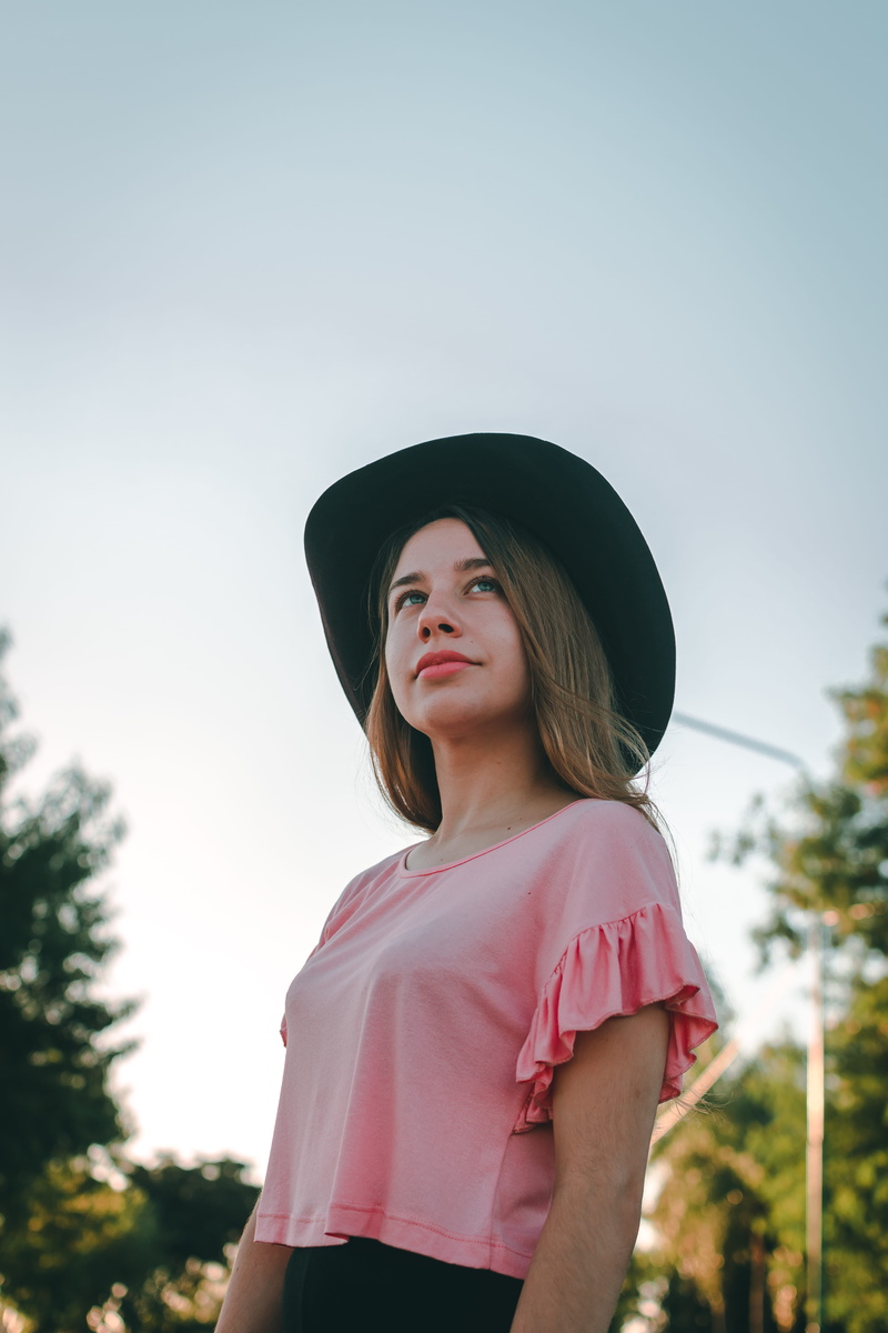 long sleeve, day, girl, abies, portrait, tree, sleeve, person, leisure activity, kid, standing, nature, casual clothing, wearing, girls, lifestyles, real people