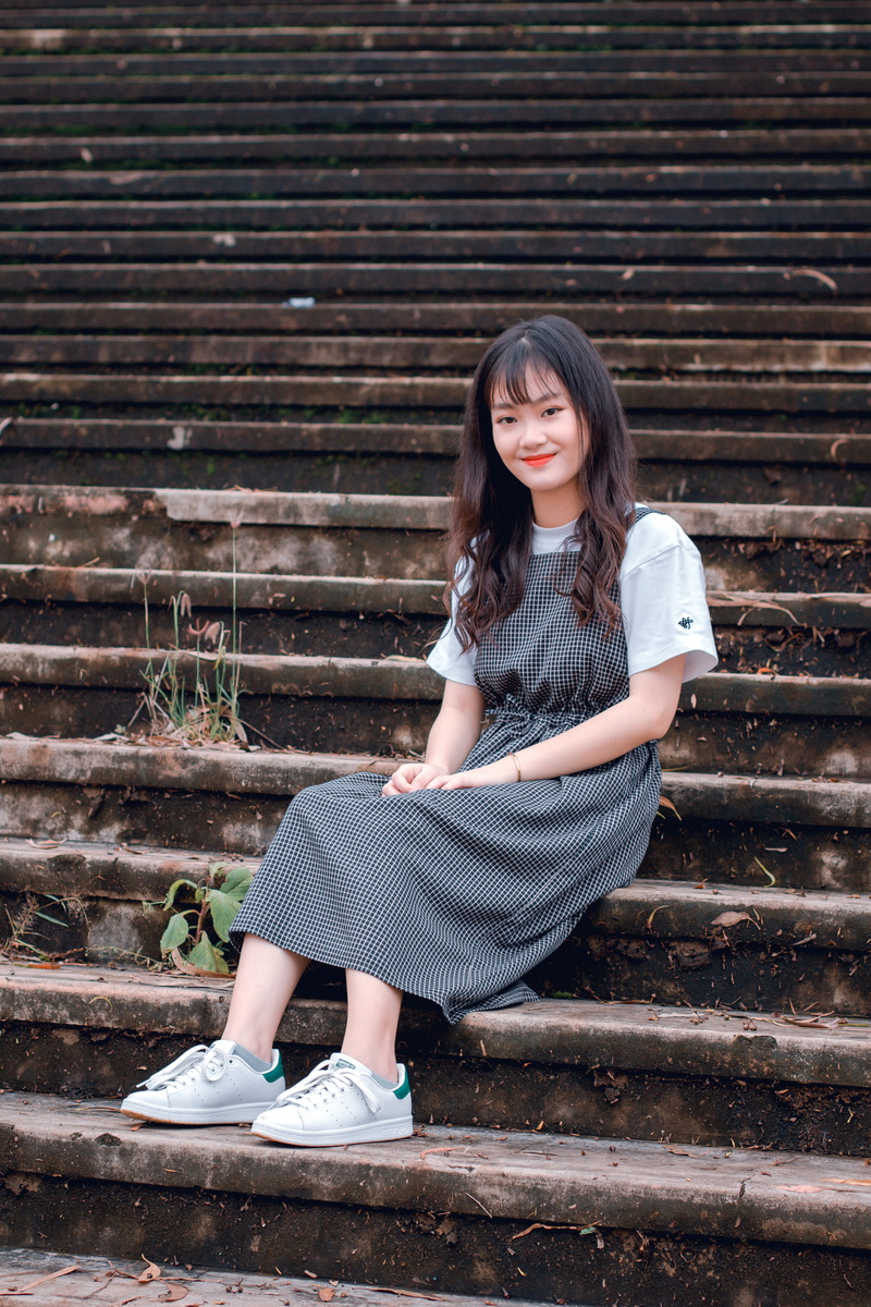 person, dress, hairstyle, daytime, smile, beauty, fashion, concrete, stairway, girl, hair, young women, sitting, portrait, beautiful woman, gray, public domain images