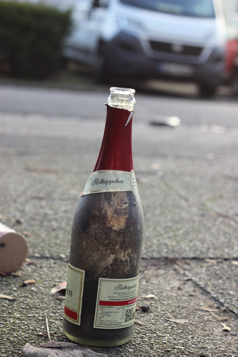 street, nature, day, littering, 5K, refreshment, drink, close-up, no people, food and drink, waste disposal, thrown away, alcohol, environment, transportation