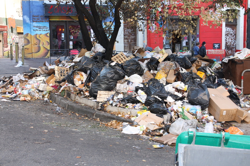waste, strike, 4K, animal, no people, messy, pollution, day, pets, waste disposal, daytime, road, domestic, france, street, outdoors, garbage, building