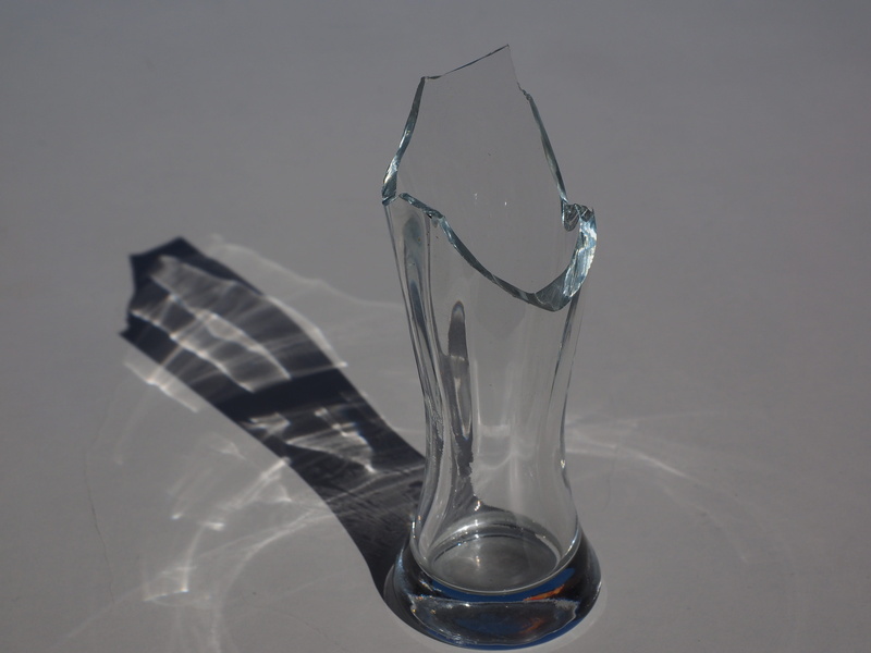 Glass, indoors, glass - material, gray, Broken, nature, studio shot, still life, Sharp, drink, 4K, transparent, water, Cut, household equipment, glass breakage