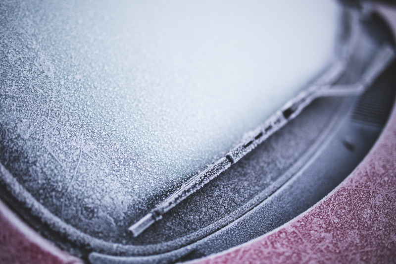 focus on foreground, towel, close-up, wind, 5K, close up, frozen, full frame, window, day, jeans, car wiper, no people, morning, snow, close, indoors