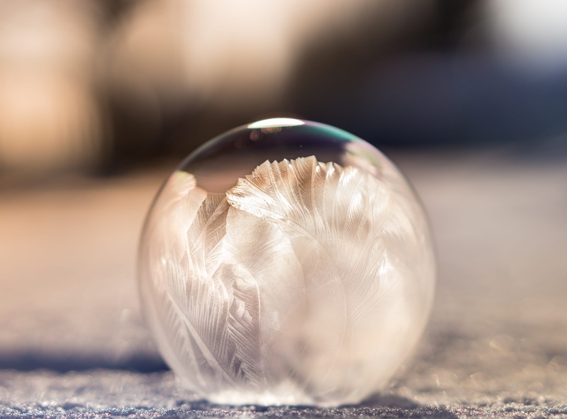 feather, snow, photo, cold, simplicity, sunlight, frost, outdoors, single object, white, winter impressions, softness, bright, iced, wintry, land, focus on foreground