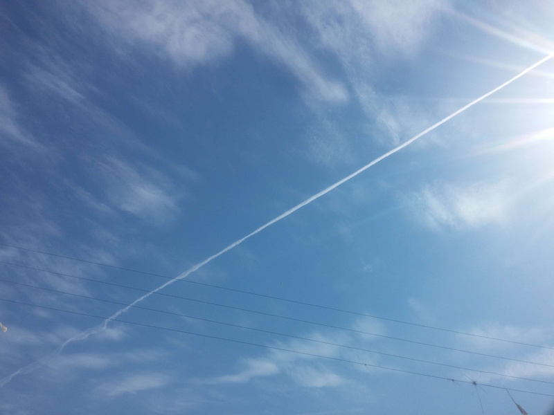 lg g2 vs980, environment, outdoors, low angle view, backgrounds, wispy, cross shape, airplane, no people, transportation, tranquil scene, vapor trail, scenics - nature