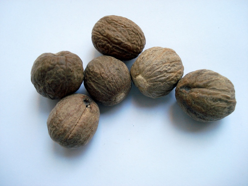 nature, organic, medium group of objects, wellbeing, no people, dried fruit, table, six, fruit, still life, nutmeg, muskat, snack, surface, studio shot