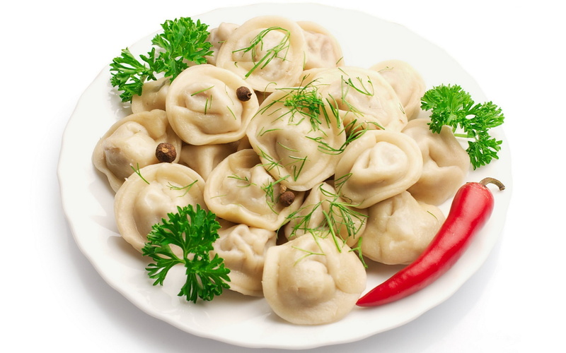 allspice, parsley, dumpling, red pepper, steamed, white background, still life, freshness, food, ready-to-eat, Plate, indoors, no people, healthy eating