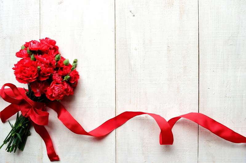 freshness, flower arrangement, bunch of flowers, vulnerability, tape, heart shape, clove, bow, flower head, plant, ribbon - sewing item, nature, beauty in nature