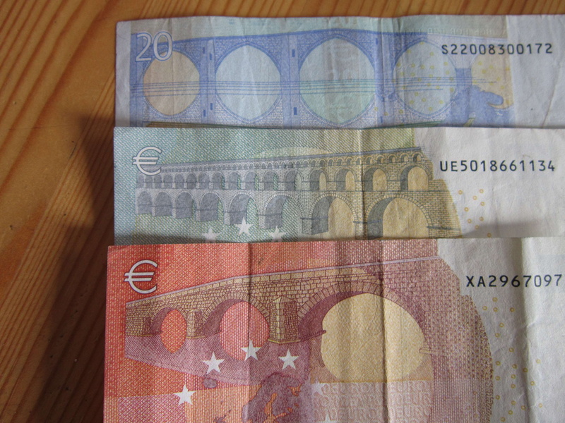 euro, paper currency, indoors, close-up, 2K, wealth, money, communication, single object, pay, poor, no people, business, savings, tax, payment, number