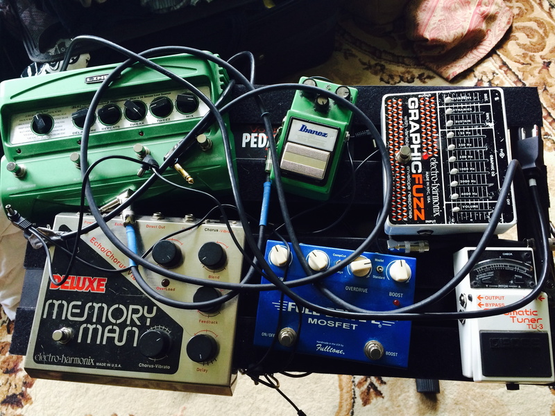 rock, cable, western script, equipment, electricity, connection, technology, complexity, overdrive, audio equipment, electrical equipment, guitar pedals