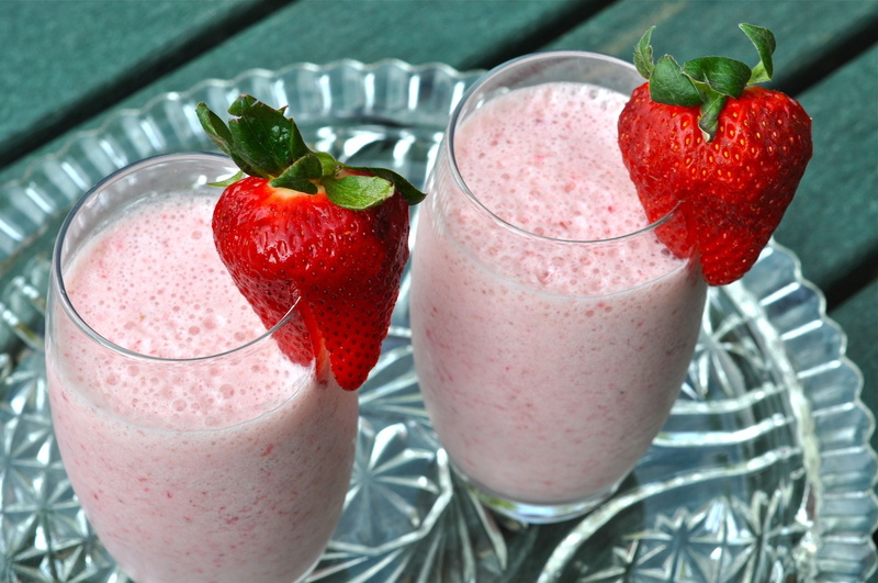 close-up, milkshake, yogurt, cold - Temperature, organic, sweet Food, healthy Eating, dieting, dessert, white, cocktail, dairy cocktail, food, mint leaf - culinary