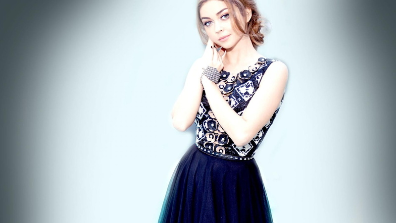 young adult, actress, indoors, hairstyle, beautiful woman, hair, females, beauty, smiling, adult, brunette, women, copy space, blue skirt, contemplation