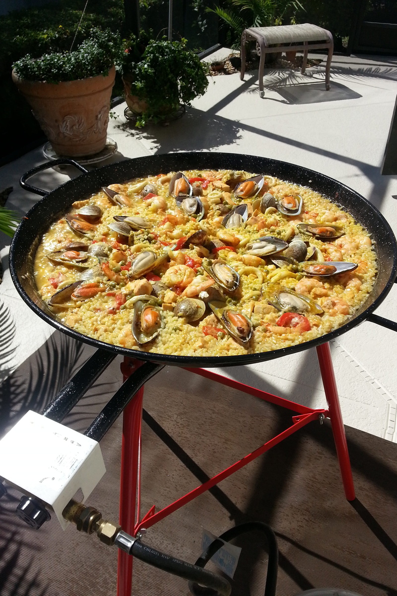 vegetables, appliance, no people, indoors, paella, pizza, spanish cuisine, temptation, stew, clams, 2K, shrimp, mediterranean, stove, wellbeing, saffron