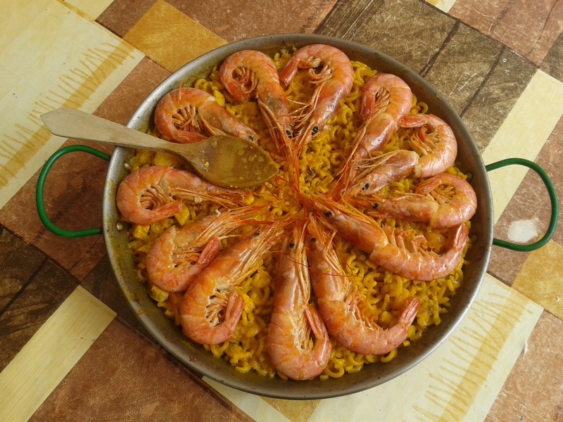 paella, plate, healthy eating, still life, freshness, directly above, shrimp, high angle view, indoors, snack, no people, delicious, seafood, wellbeing