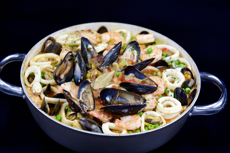 crockery, shrimp, wellbeing, pasta, italian food, vegetable, mussel, ready-to-eat, dinner, bowl, spaghetti, no people, meal, jambalaya, freshness, food