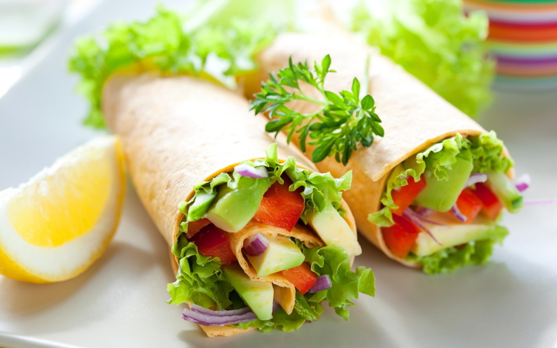 close-up, tomato, dinner, food, Pita bread, chopped, fruit, ready-to-eat, Roll, bread, vegetable, snack, no people, wellbeing, 2K, vegetarian food, salad