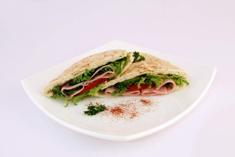 indoors, sliced, freshness, healthy eating, salad, tomatoes, health, chicken meat, meal, dinner, cuisine, appetizer, supper, bun, healthy, studio shot