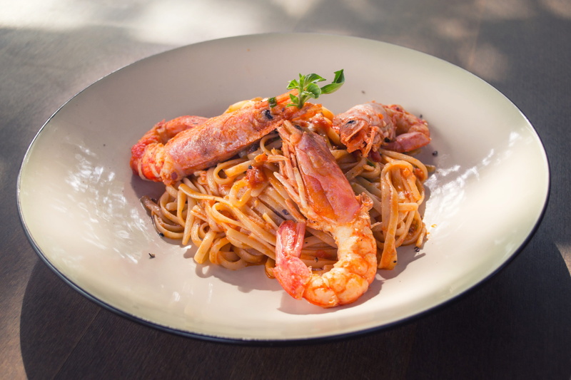 wellbeing, macaroni, dinner, garlic, ray, top, pasta, space, garnish, table, ready-to-eat, italian, indoors, serving size, wooden, italy, close-up, seafood