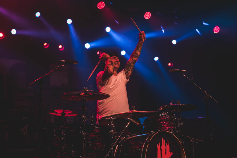night, performance, man, stage light, indoors, nightlife, wearing, cymbal, electric guitar, microphone, stage - performance space, musical equipment, spotlights