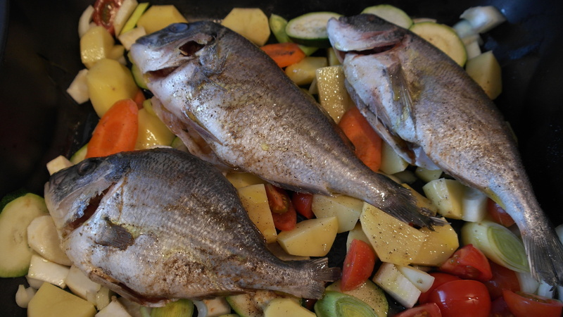 animal, delicious, ready-to-eat, high angle view, eat, indoors, no people, fish pan, plate, healthy, still life, wellbeing, raw food, fish, vertebrate