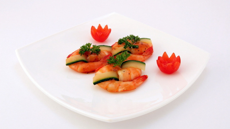 garnish, refreshment, green Color, lunch, lettuce, crockery, seafood, strawberry, backgrounds, appetizer, restaurant, meal, gourmet, studio shot, wellbeing