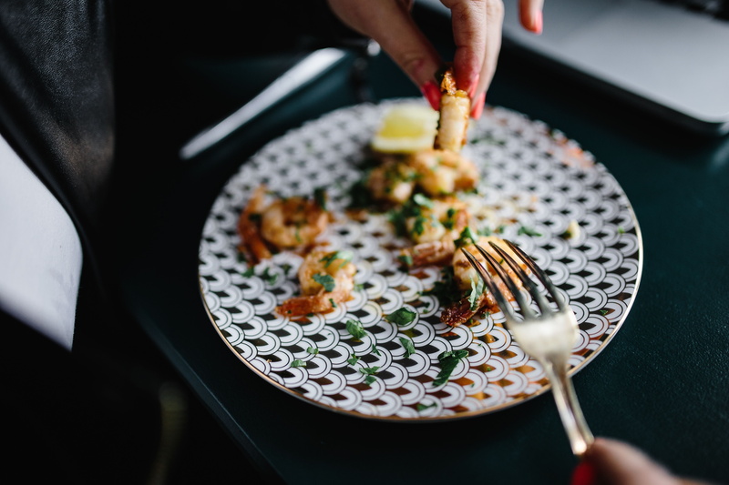lemon, garlic, asian food, meal, grilled, food and drink, 5K, parsley, adult, one person, shrimps, indoors, fried egg, table knife, hand, kitchen utensil