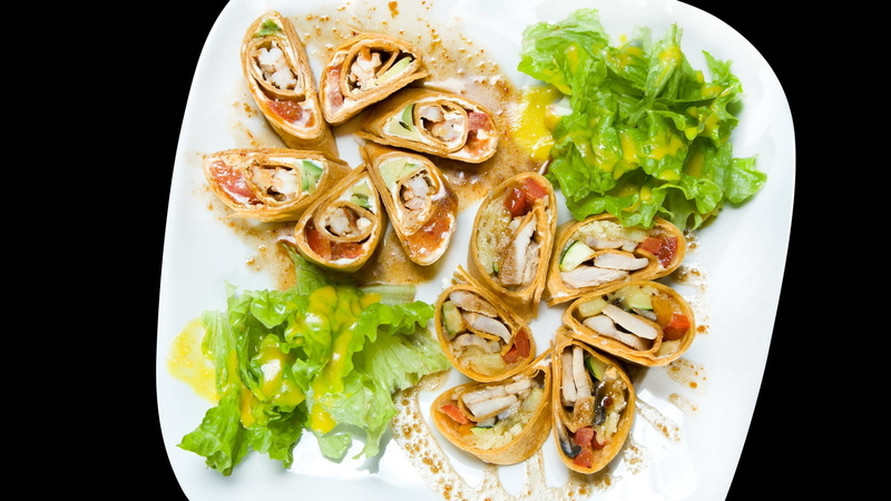 lunch, cultures, chicken, lettuce, spray, wellbeing, prepared Shellfish, tomato, indoors, appetizer, white, crepes, sauce, still life, plate, refreshment
