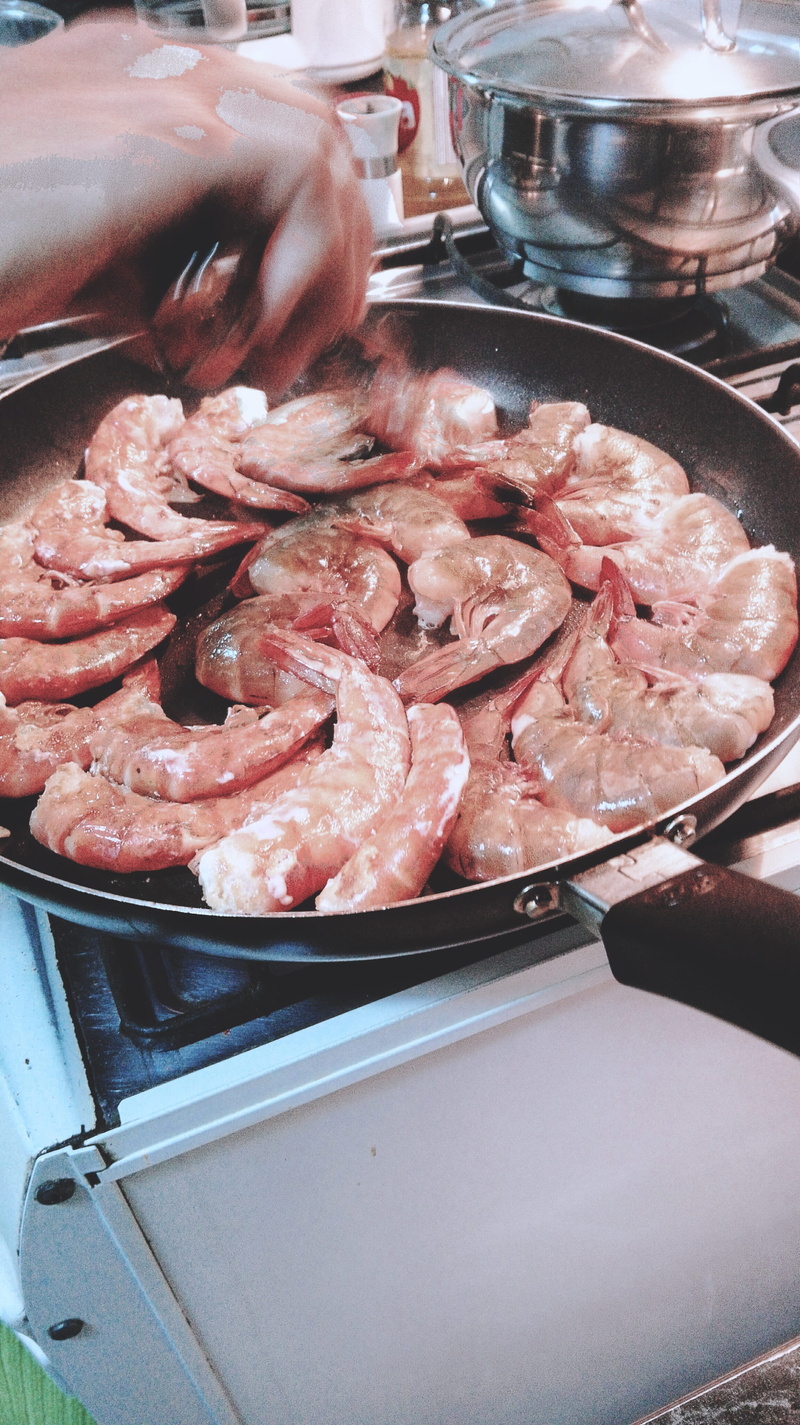 appliance, meal, meat, focos, cooking, close-up, high angle view, stove, smoke - physical structure, saucepan, healthy eating, still life, preparation
