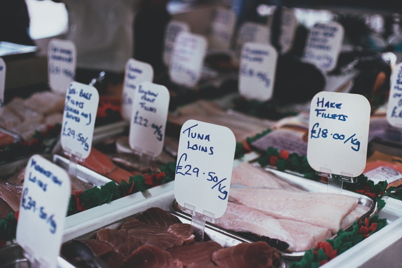 emblem, communication, retail display, freshness, abundance, for sale, kg, 2K, western script, meat, script, fresh fish, choice, loins, fillets, food and drink