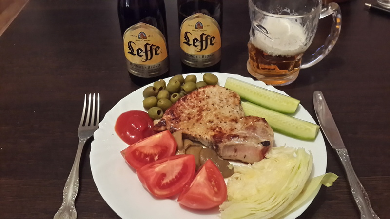indoors, 4K, tasty, table, chicken, food and drink, dinner, binge, fork, knife, breakfast, eating utensil, plate, beer, no people, still life, meal, kitchen utensil