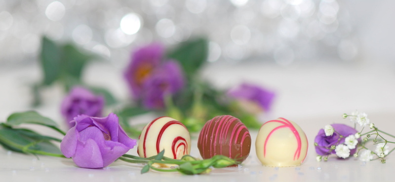 fine chocolates, selective focus, purple, candy, chocolatier, chocolate, truffle chocolates, plant, truffle, sweetness, white chocolate, flower arrangement