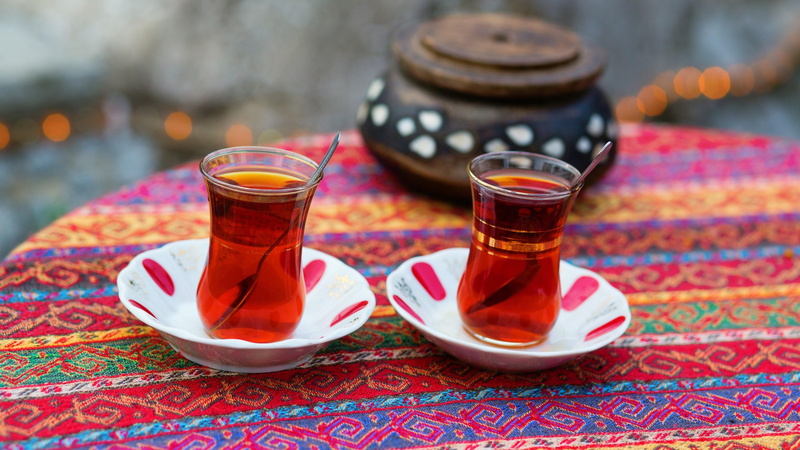glass, tradition, hot drink, place mat, close-up, tea cup, tea, black tea, tablecloth, cloth, traditional, food, glasses, cup, turkish tea, mug, 4K, spoon