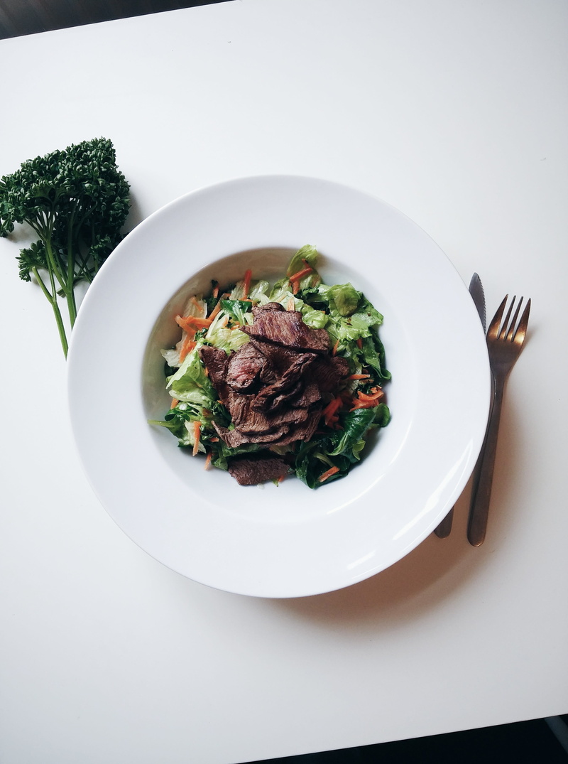 vegetable, table, salad, lettuce, wellbeing, healthy Eating, no people, beef, restaurant, Green salad, meal, food, table knife, healthy, green, close-up
