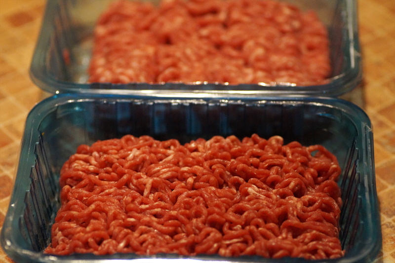 ground beef, glass - material, 5K, retail, healthy eating, plastic, meat, beef, food and drink, selective focus, indoors, still life, minced, assorted