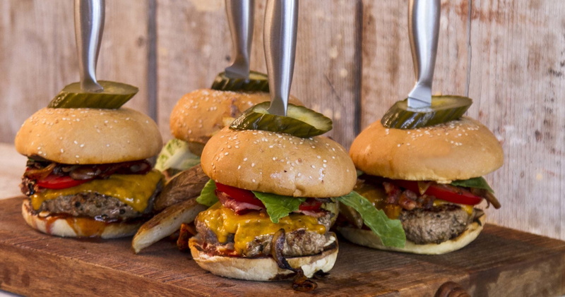 ground beef, bread, meal, fast food, food and drink, no people, freshness, vegetable, ready-to-eat, unhealthy eating, fruit, snack, burger, wood - material