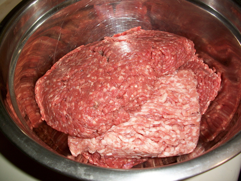 preparation, cooking pan, raw food, preparing food, ground, freshness, kitchen utensil, beef, dinner, hamburger, raw, pork, high angle view, meat, minced