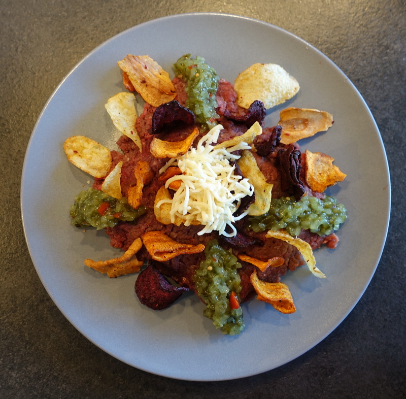 horseradish, directly above, indoors, plate, meat, dining, high angle view, tatar, meal, rodfrugte chips, vegetable, seafood, fried, wellbeing, taste, relish