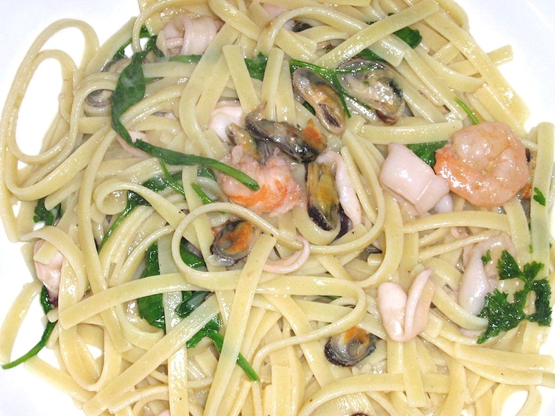 italian food, indoors, pasta, no people, meal, close-up, ready-to-eat, freshness, 1080P, calamari, bowl, food, wellbeing, chinese food, vegetable, serving size