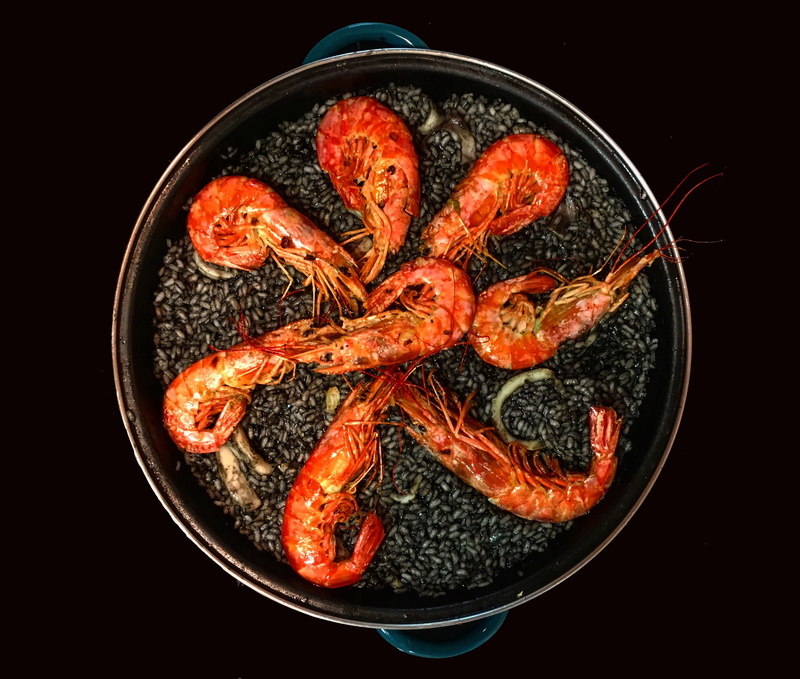 luxury, rice, crustacean, no people, ready-to-eat, gambón, fruit, shrimps, red, seafood, orange color, studio shot, food, black background, sea, black rice
