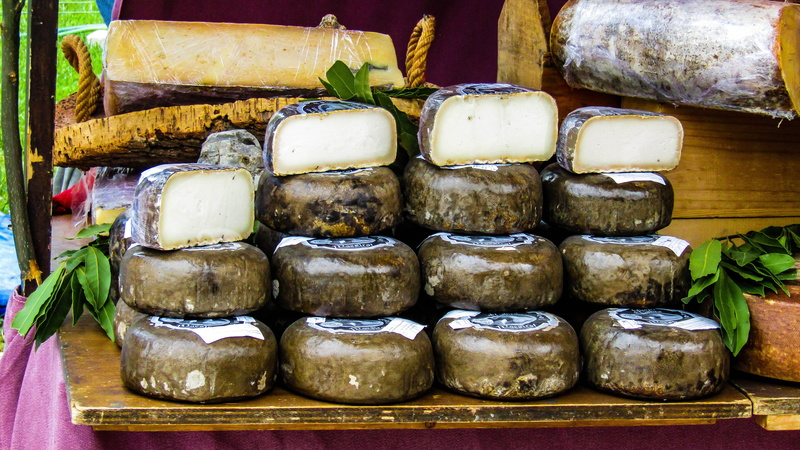 goat cheese, freshness, for sale, sheep cheese, food and drink, retail display, 5K, wellbeing, indoors, day, tray, food, still life, market, deli, arrangement