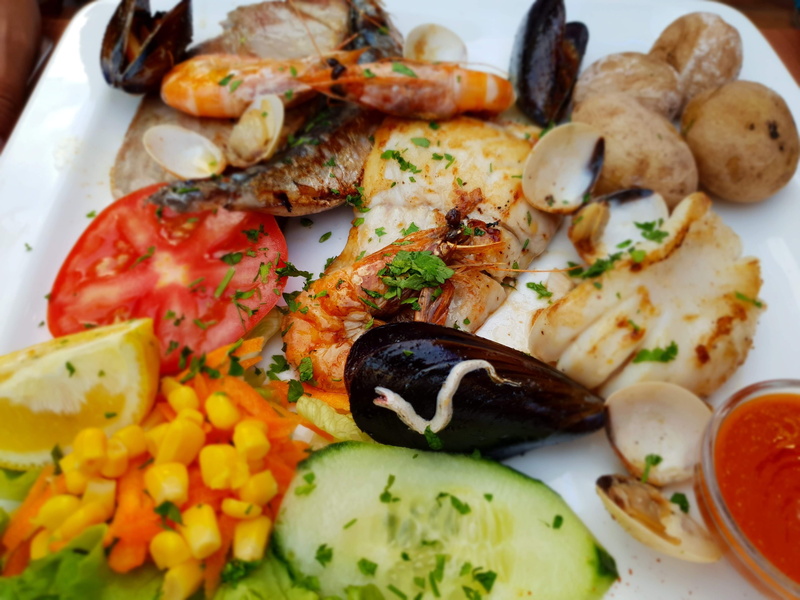 spain, restaurant, 4K, seafood, tray, close-up, no people, food, freshness, fresh, mussel, shellfish, temptation, vegetable, wellbeing, plate, ready-to-eat
