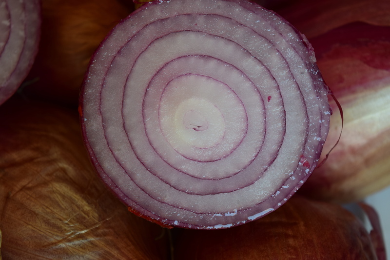 frisch, close-up, pattern, 5K, meal, mediterranean, freshness, vegetables, wellbeing, vegetable, shape, spiral, wood - material, healthy, no people, onion