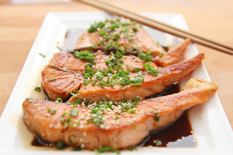 sauce, herb, serving size, food, salmon, seafood, healthy eating, table, tray, animal, freshness, appetizer, no people, soy, tuna, vegetable, grilled, crockery