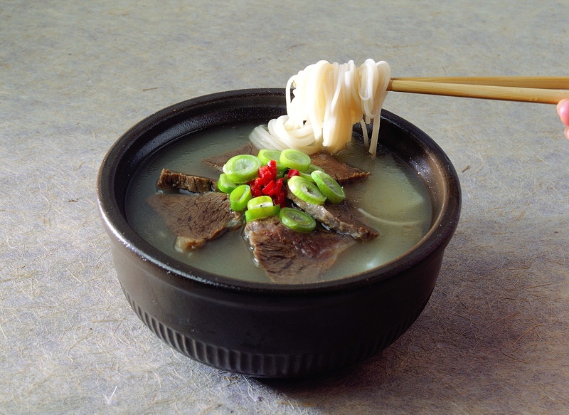 bowl, 2K, high angle view, close-up, cooked, chinese food, freshness, no people, chopsticks, table, meat, ready-to-eat, spaghetti, japanese food, food